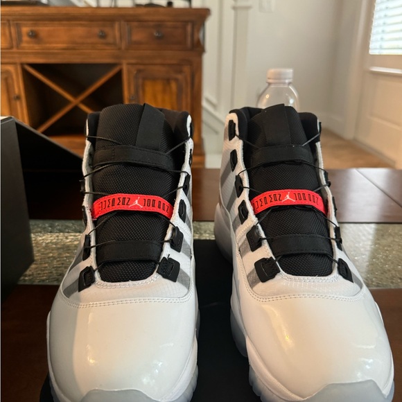 Jordan 11 retro adapt self lacing, verified through goat, brand new never worn - Picture 3 of 5